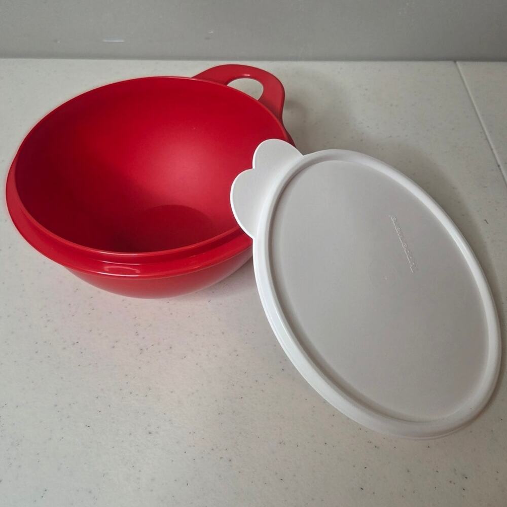 Tupperware Thatsa Bowl Jr 12 Cup Chili Red New Mixing Bowl w Lid Kitchen